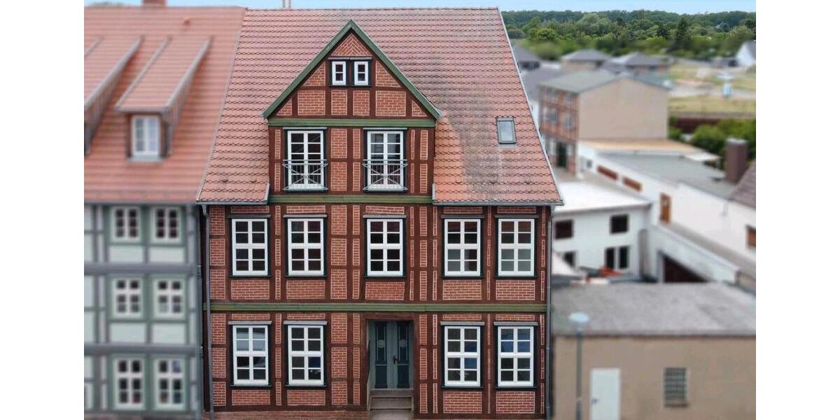 Schöne 3 Zimmer Dachgeschoss Wohnung 3 zimmer