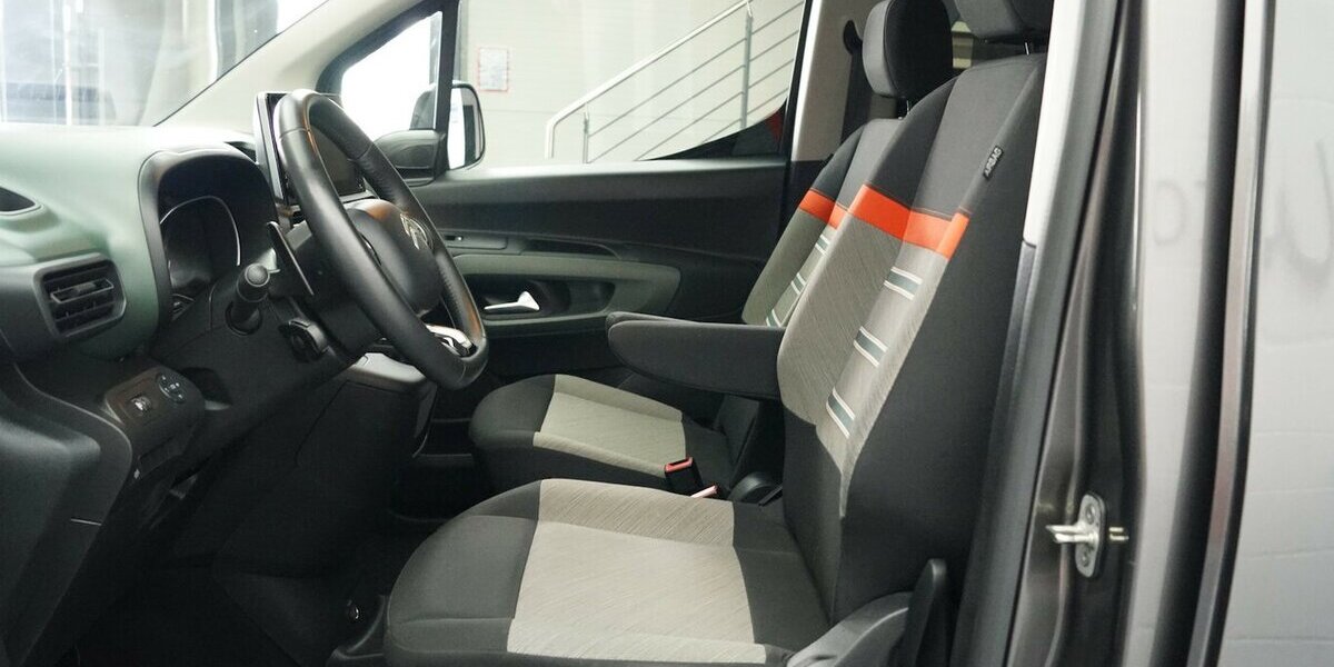 Citroen Berlingo 1.2 PureTech EAT8 Shine XL AHK 38.900 km 26.330 &euro; Lich 35423