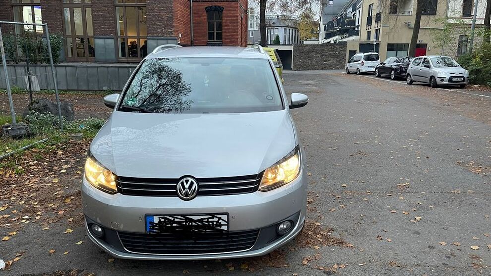 VW Touran 147.500 km 11.400 € Andernach 56626