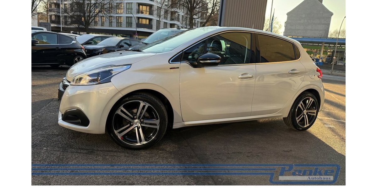 Peugeot 208 Allure*GT-Line*Pano*U-Connect*SHZ*R-Cam* 156.392 km 8.280 &euro; Berlin 13187