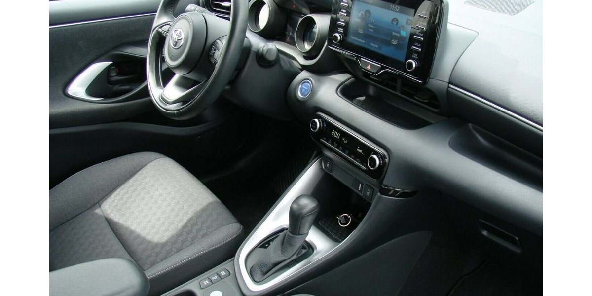 Toyota Yaris 1.5 Hybrid Team Deutschland LED ACC Kamera 19.989 km 19.980 &euro; Falkensee 14612