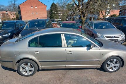 Skoda Superb 237.270 km 3.750 &euro; Hamburg 21031