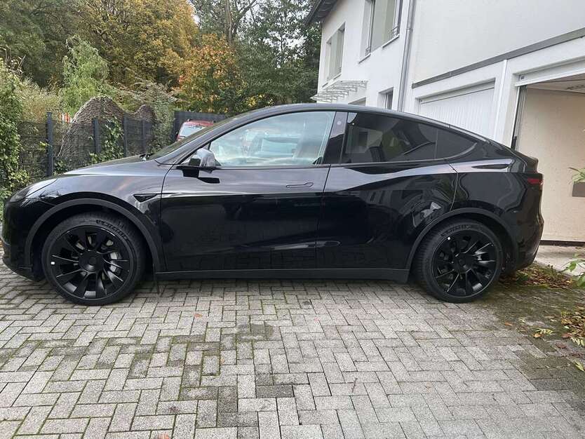 Tesla Model Y 28.000 km 37.250 € Dortmund 44287