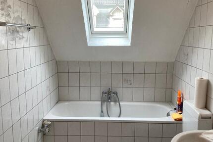 Gemütliche 2,5-Zimmer-Dachgeschoßwohnung mit guter Verkehrsanbin