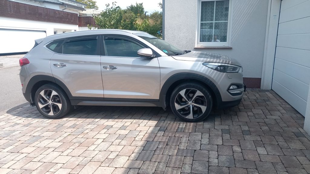 Hyundai TUCSON 141.000 km 16.000 &euro; Trier 54293