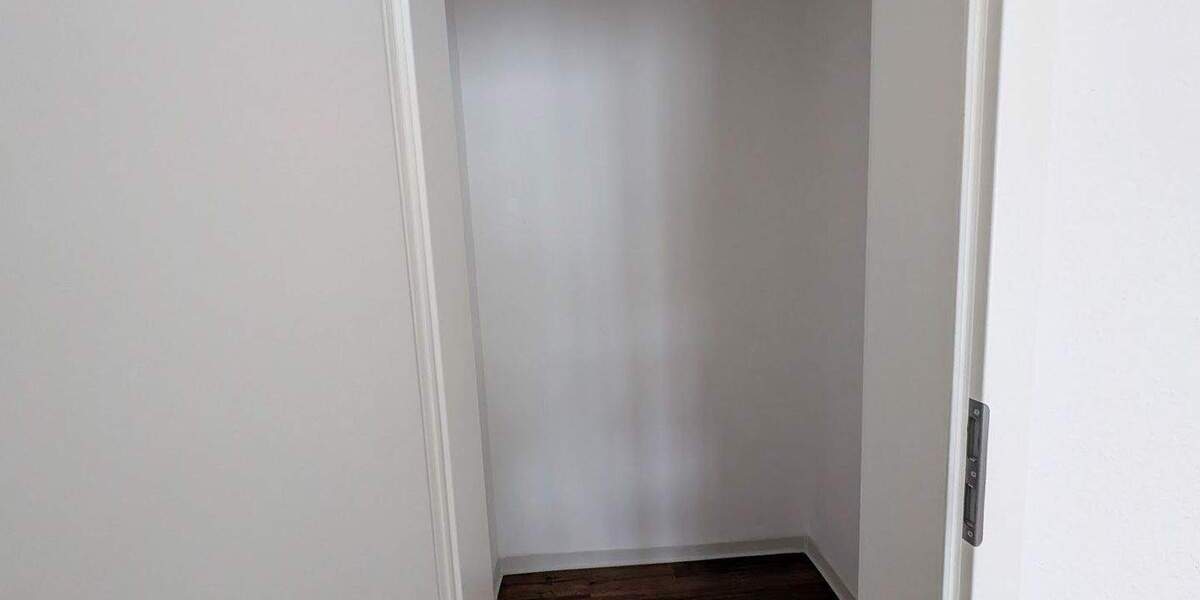 Hell & Renoviert! 3 Zimmer + Esszimmer, Vinyl-Boden, Tageslichtbad + 2 Abstellräume + gute Lage 3 zimmer