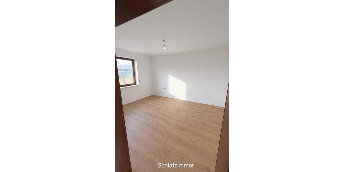 Etagenwohnung Burghausen - 3.5 Zimmer, 82 m&sup2;, 1.100&euro; | Angebot:25637997