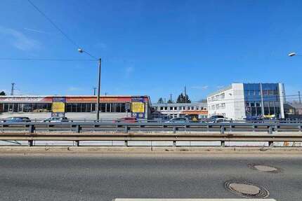 Halle in Bielefeld 3.270 € 545 m²