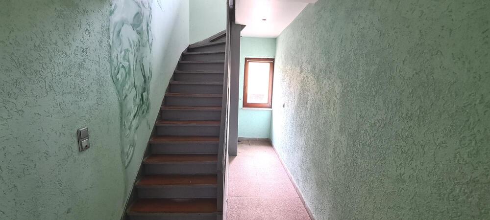 ruhig gelegenes Dreifamilienhaus mit Garagen , teilw. freiwerdend - Mehrfamilienhaus, Wohnhaus Kahla | Angebot:26095730