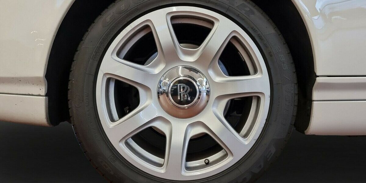 Rolls Royce Phantom Drophead Bespoke Spezial 21.800 km 195.000 € HAAN 42781