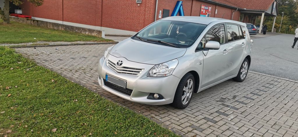 Toyota Verso 102.000 km 10.999 &euro; Detmold 32760