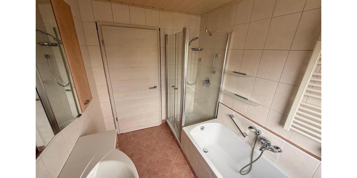Etagenwohnung Adelsdorf - 4 Zimmer, 103 m&sup2;, 1.650&euro; | Angebot:26394262