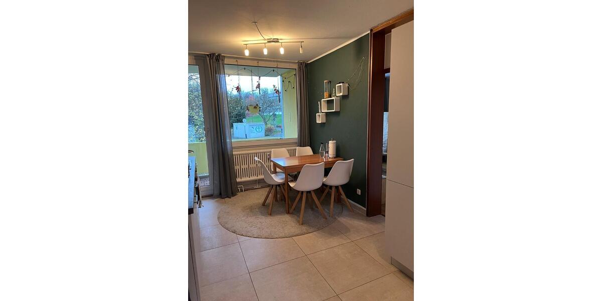 Neu renovierte WG-geeignete Wohnung direkt bei der Uni 3 zimmer