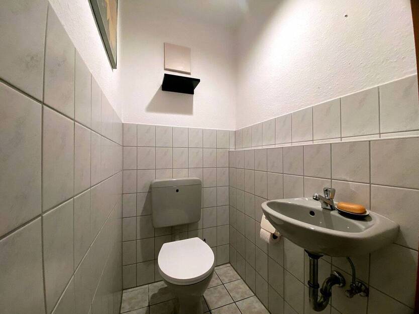 Ruhige 75?m²-DG-Wohnung mit Komfort: Einbauküche & Garage inklusive 3 zimmer