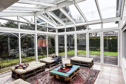 Stilvolle Erdgeschosswohnung mit Wintergarten, in Toplage 4 zimmer