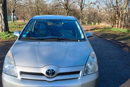 Toyota Corolla Verso 226.000 km 2.500 € Stuttgart 70437