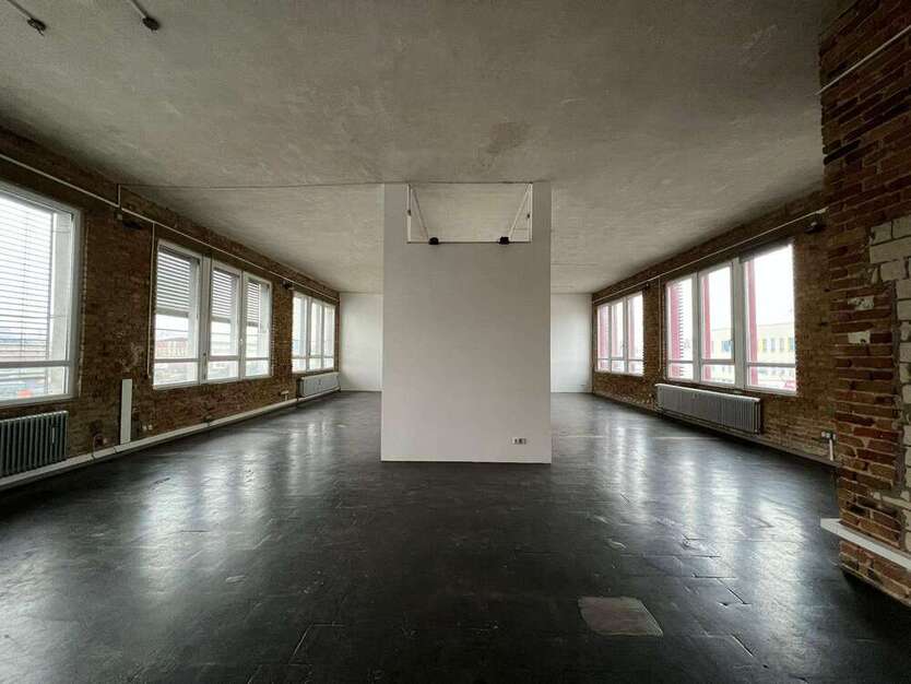 Büro in Frankfurt 3.680 € 300 m²