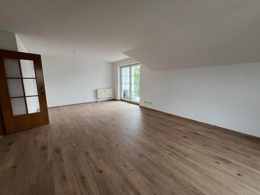 Frisch sanierte 3-Zimmer-Dachgeschosswohnung mit Balkon in Türkhe zimmer