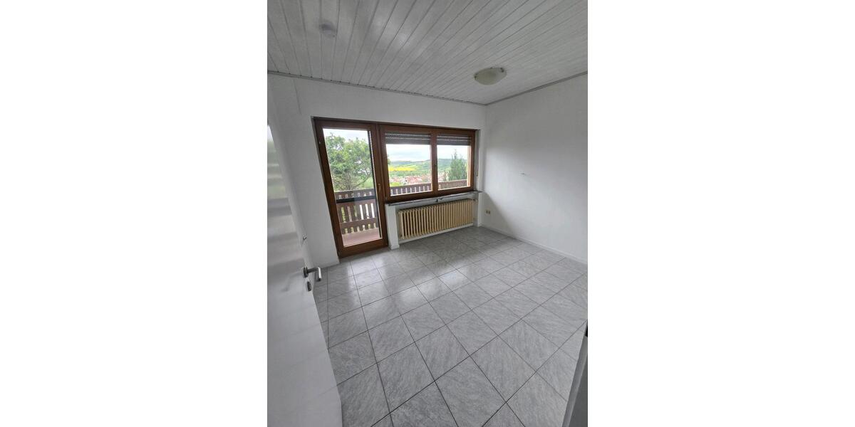 Erdgeschoßwohnung Bad Neustadt an der Saale - 3 Zimmer, 100 m&sup2;, 1.250&euro; | Angebot:26561792