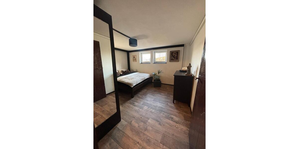 Freistehendes Einfamilienhaus mit großem Garten zur Miete! 7 zimmer