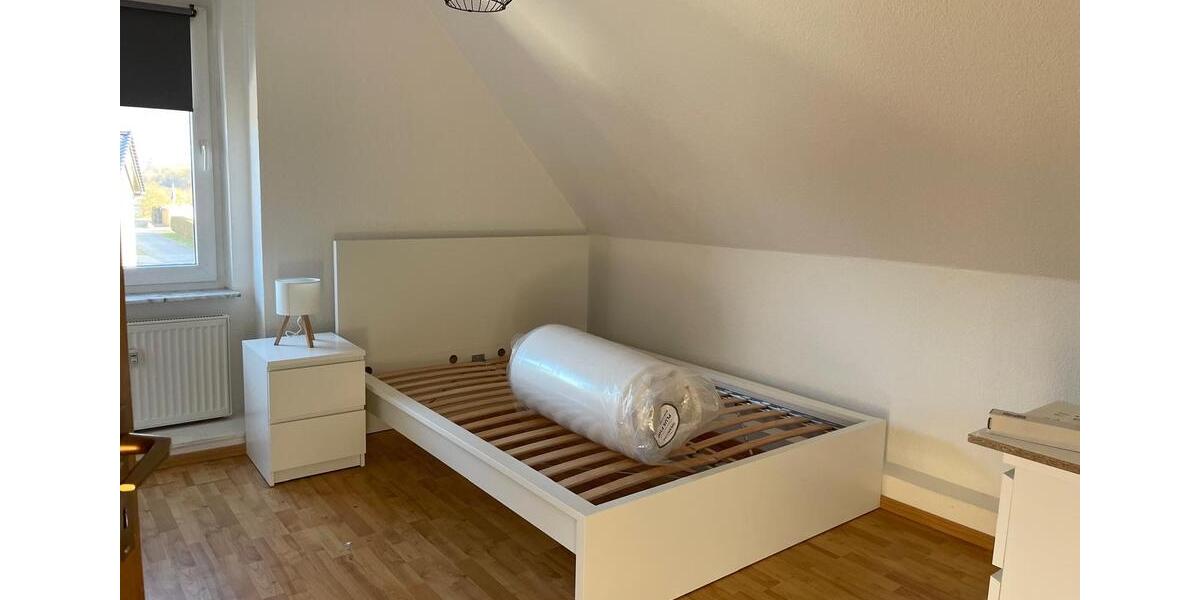 Dachgeschoßwohnung Rinteln - 4 Zimmer, 85 m&sup2;, 1.200&euro; | Angebot:26495680