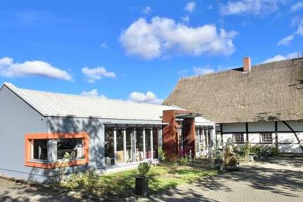 Vielseitiges ca. 458 m² großes Gewerbe mit Reetdachscheune & Halle an der B105 in Bargeshagen! zimmer