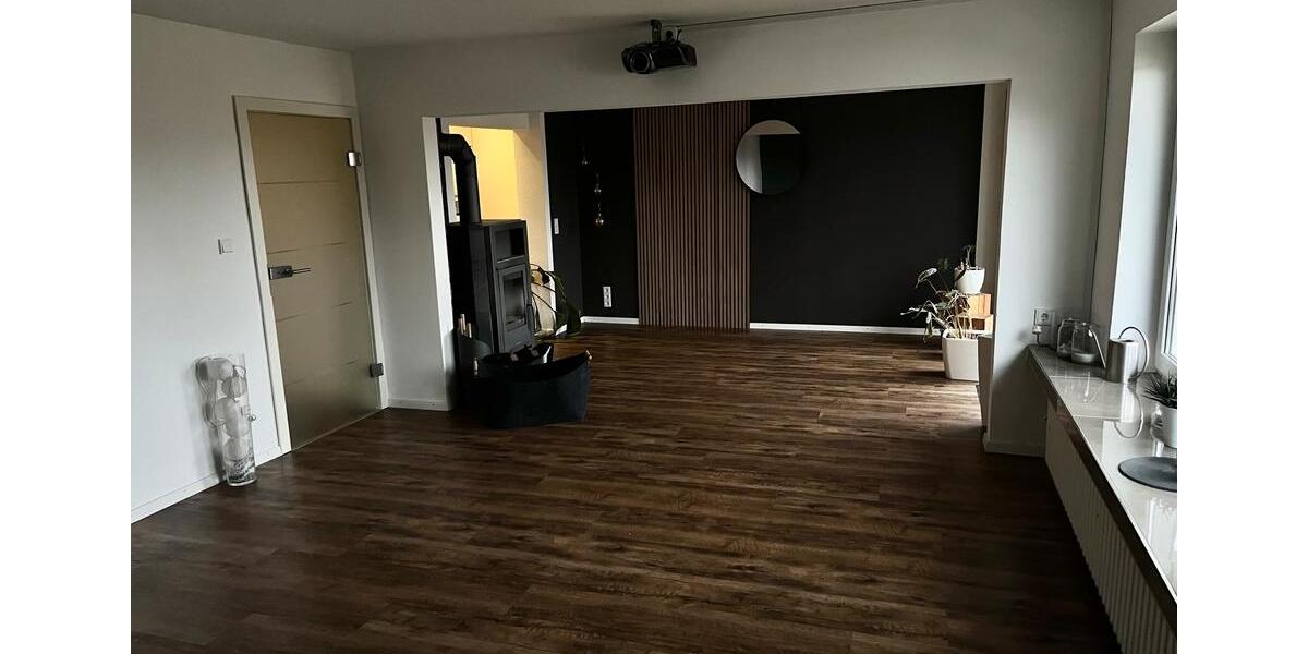 Einfamilienhaus Bad Emstal - 7 Zimmer, 150 m&sup2;, 1.200&euro; | Angebot:25104371