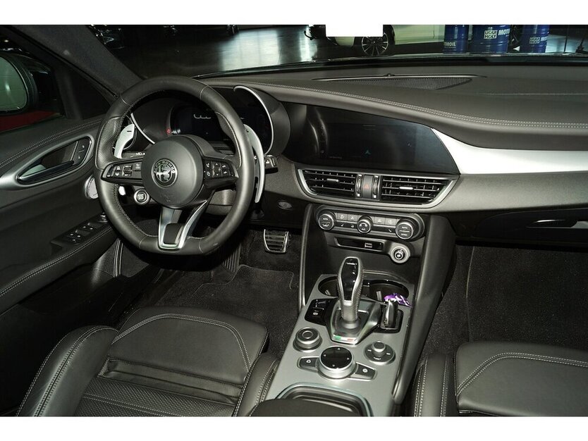 Giulia Veloce Q4 2.0 Turbo Harman-Kardon