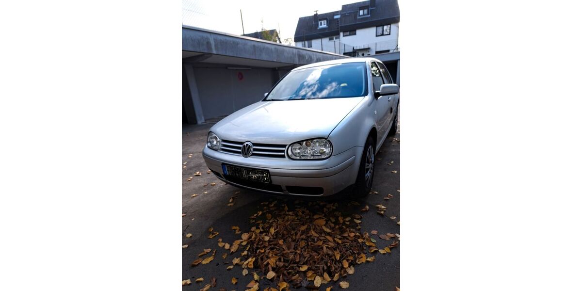 VW Golf 105.000 km 2.850 &euro; Friedrichsdorf 61381
