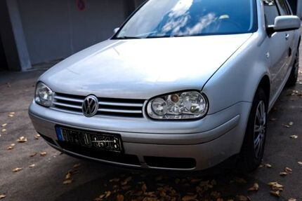 VW Golf 106.000 km 2.850 &euro; Friedrichsdorf 61381