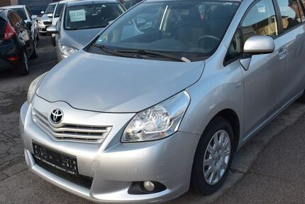 Toyota Verso 51.100 km 11.980 &euro; Oberhausen 46145