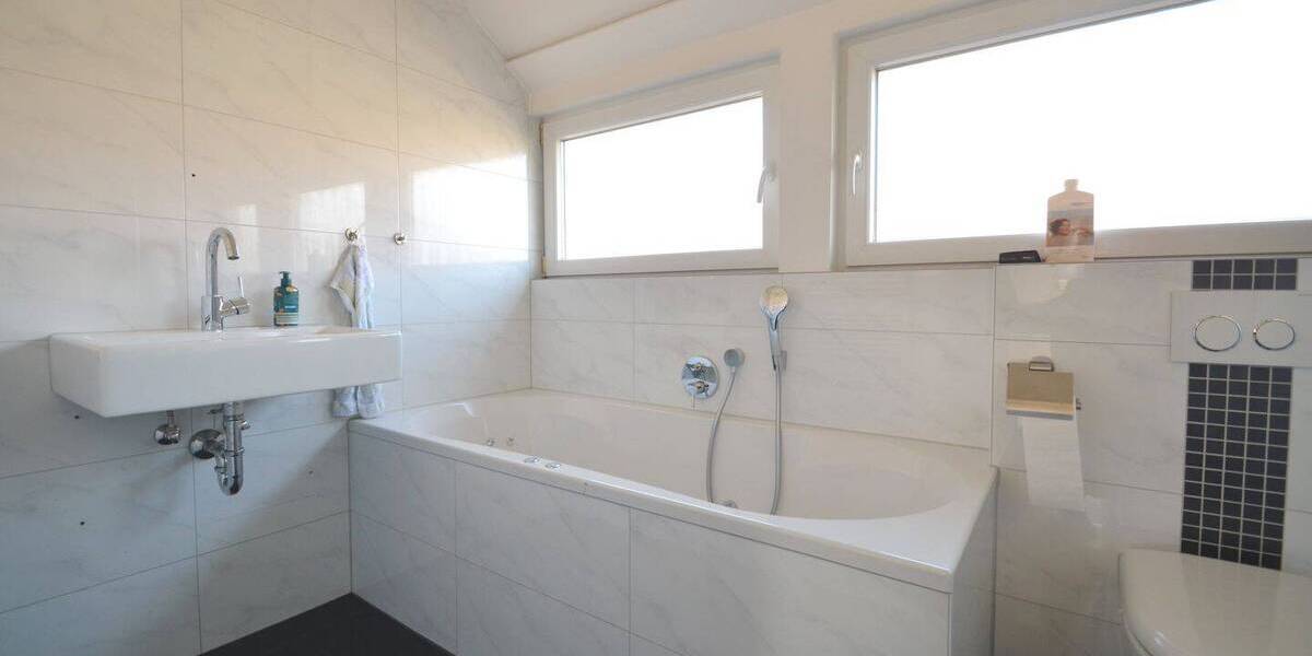 Mehrfamilienhaus, Wohnhaus Rutesheim - 9 Zimmer, 215 m&sup2;, 670.000&euro; | Angebot:26439088