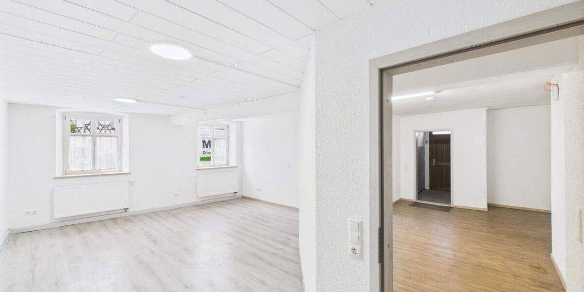 Einfamilienhaus Baunach - 9 Zimmer, 280 m&sup2;, 2.150&euro; | Angebot:26675744