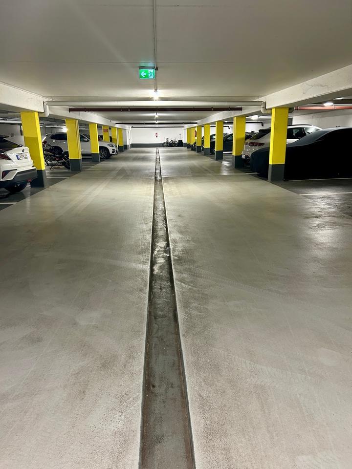 PRIVAT- TOP renovierte 23 Zimmer Wohnung