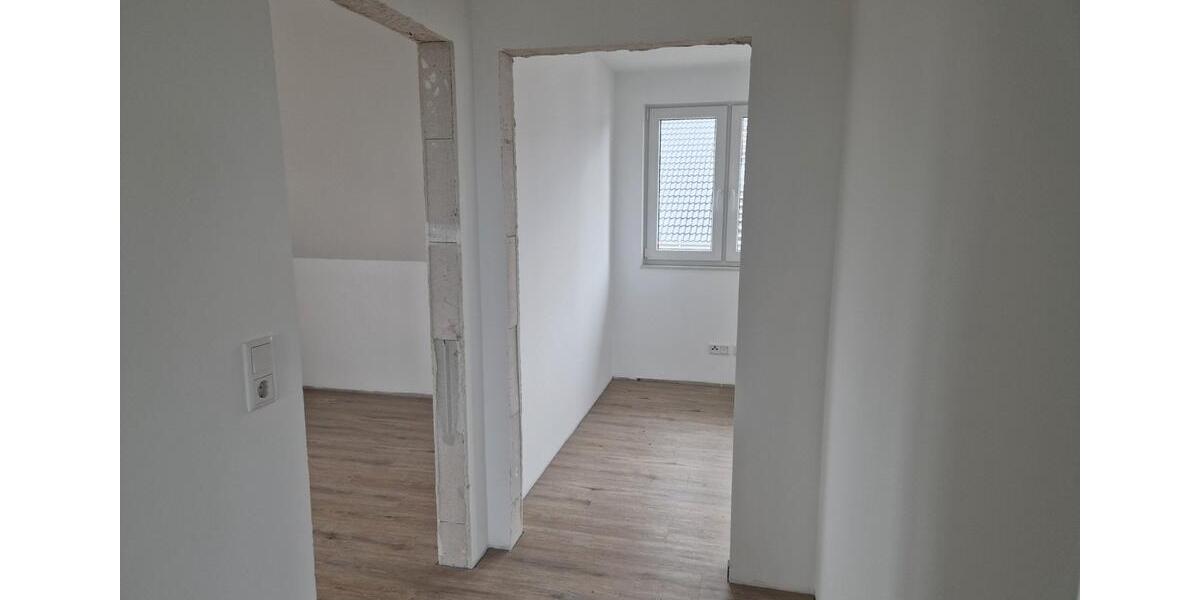Dachgeschoßwohnung Oeversee - 4 Zimmer, 81 m&sup2;, 1.225&euro; | Angebot:25792853