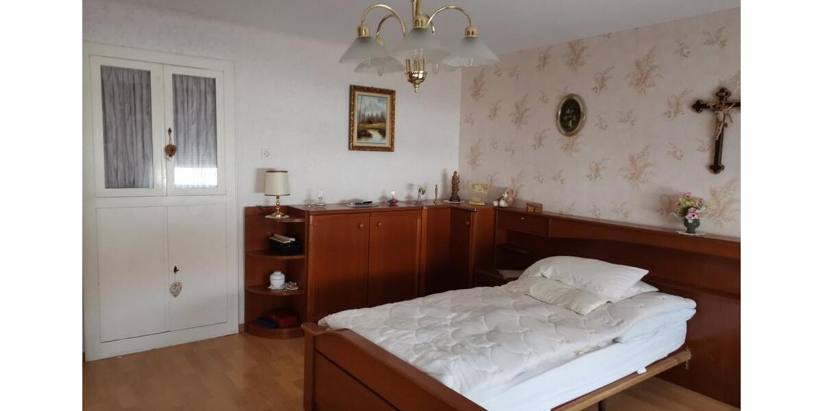 Reihenhaus Schwalbach - 7 Zimmer, 180 m&sup2;, 265.000&euro; | Angebot:27288305