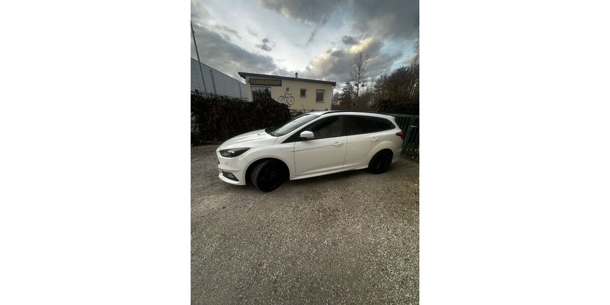 Ford Focus 110.458 km 12.490 &euro; Dohna 01809