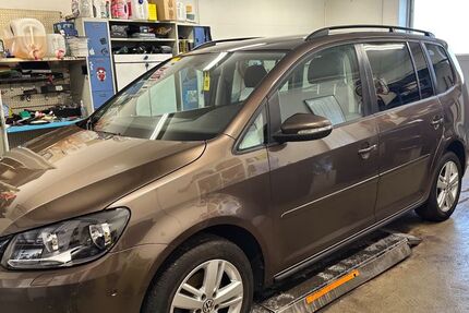 VW Touran 182.563 km 5.599 &euro; Kabelsketal/OT Großkugel 06184