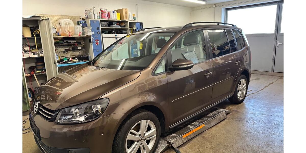 VW Touran 182.563 km 5.599 &euro; Kabelsketal/OT Großkugel 06184