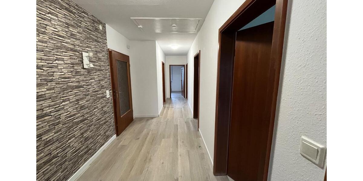 Dachgeschoßwohnung Porta Westfalica - 4 Zimmer, 85 m&sup2;, 690&euro; | Angebot:26621392