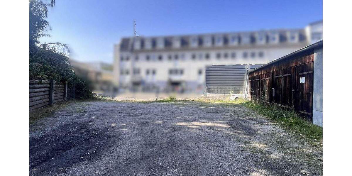 Gewerbeimmobilie in Zwickau: Sanierte denkmalgeschützte Trafostation mit Garagen - für Büro & Studio zimmer