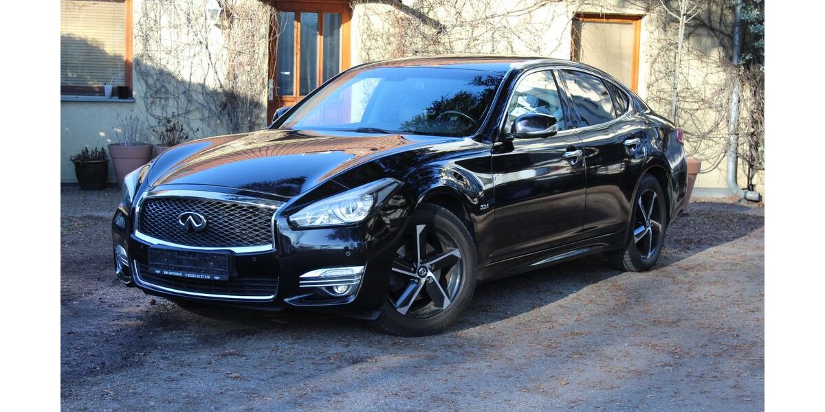 INFINITI Q70 212.000 km 9.499 &euro; Berlin 10317