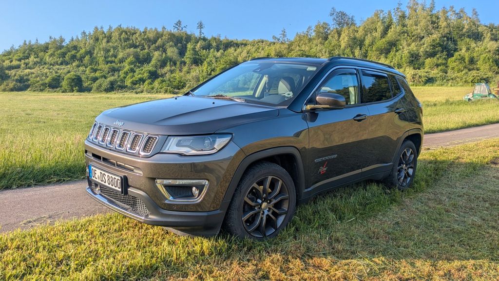Jeep Compass 85.000 km 16.800 &euro; Lennestadt 57368