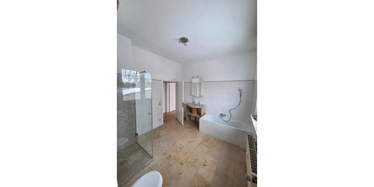 Seltene Gelegenheit! Viel Platz + Parkplatz & Garten 3 zimmer