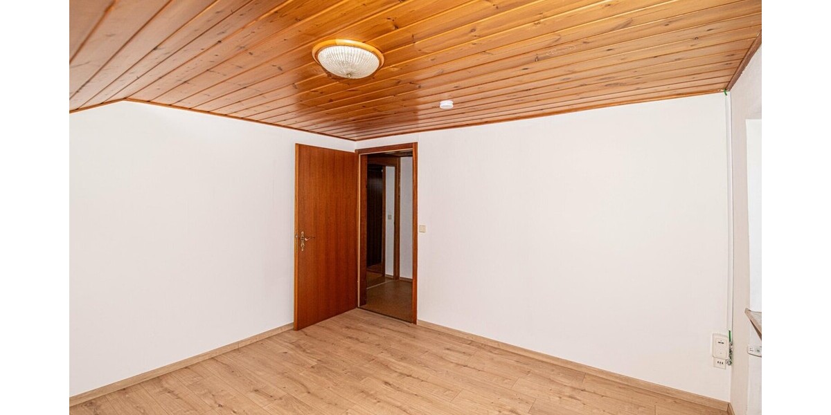 Interessantes Mehrfamilienhaus als Kapitalanlage oder Mehrgenerationenwohnen - Mehrfamilienhaus, Wohnhaus Waldmünchen | Angebot:25991949
