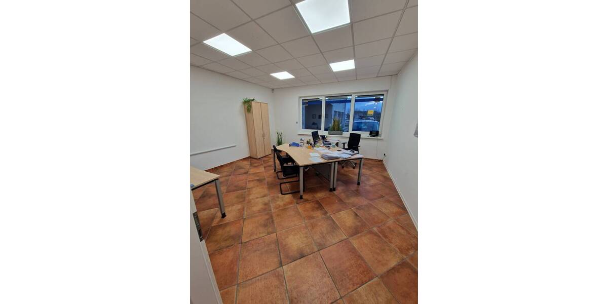 Großzügige Büros im EG mit direktem Zugang und Parkplätzen 4 zimmer