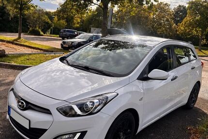 Hyundai i30 124.889 km 5.799 &euro; Esslingen am Neckar 73732