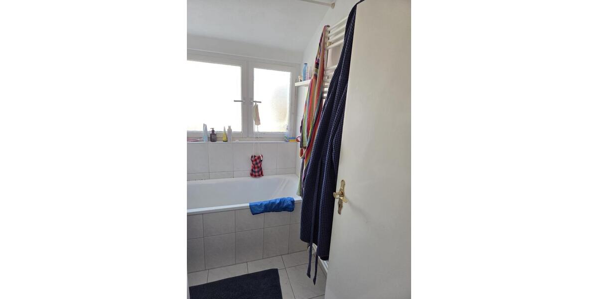 Dachgeschoßwohnung Stuttgart Degerloch - 3 Zimmer, 65 m&sup2;, 810&euro; | Angebot:24979832