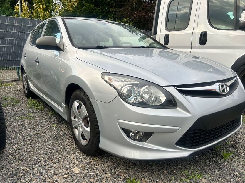 i30