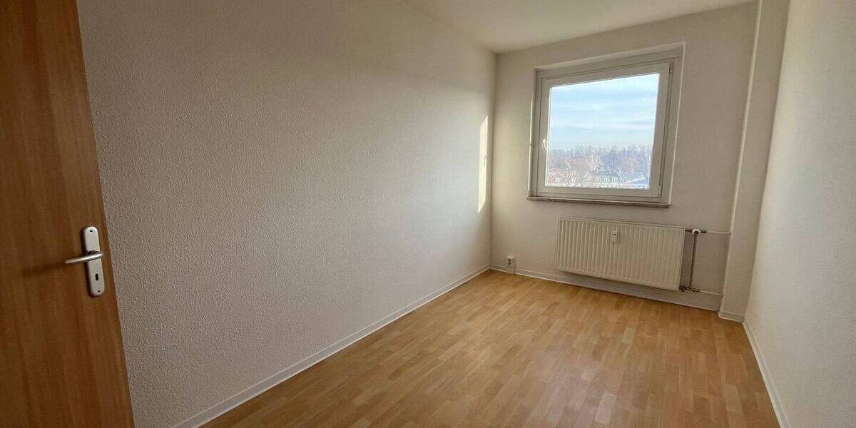 Etagenwohnung Zwickau Pölbitz - 4 Zimmer, 90 m&sup2;, 449&euro; | Angebot:25997843